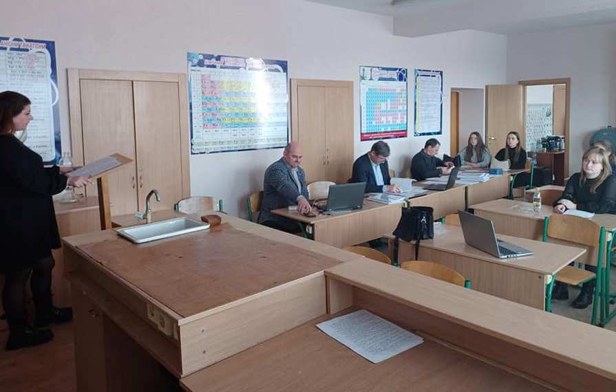 Захист магістерських робіт з хімії та методики її навчання відбувався у кабінеті хімії 